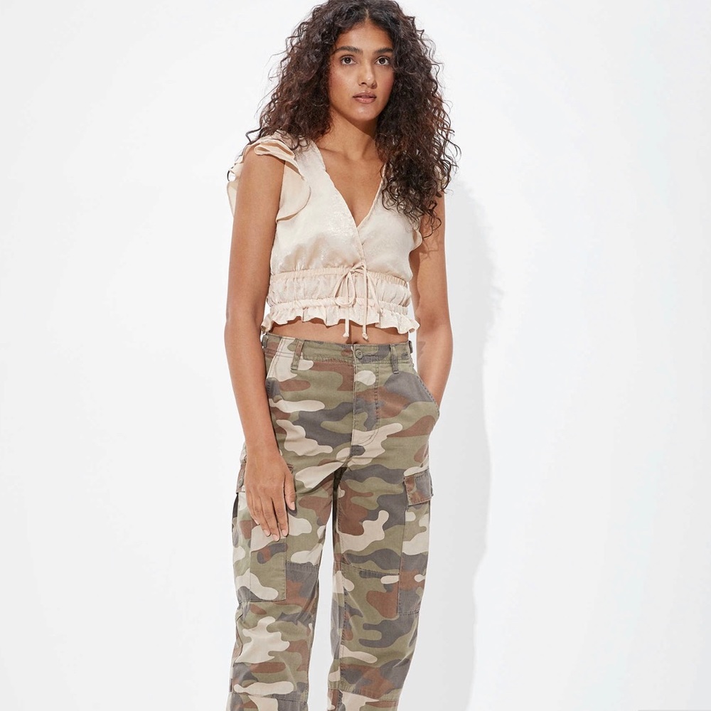 AE Cropped Flutter Sleeve Blouse